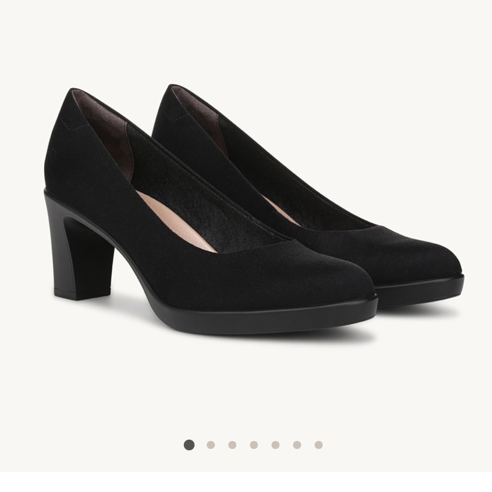 LifeStride Elevate Microsuede Pump, Black, 8 1/2 M